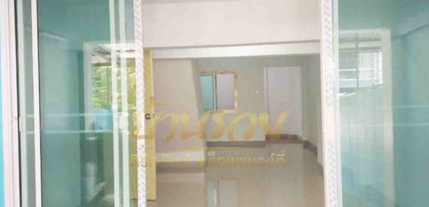 ทาวน์โฮม 3 ชั้นครึ่ง ซ.บุญศิริ 6/7 ถนนสุขุมวิท 27