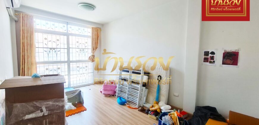 ทาวน์เฮ้าส์ 2 ชั้น หมู่บ้านทรัพย์รุ่งเรืองซิตี้ ใกล้ BTS เคหะ ติดถนนสุขุมวิท