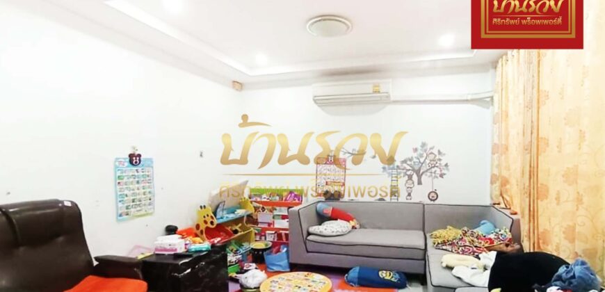 ทาวน์เฮ้าส์ 2 ชั้น หมู่บ้านทรัพย์รุ่งเรืองซิตี้ ใกล้ BTS เคหะ ติดถนนสุขุมวิท