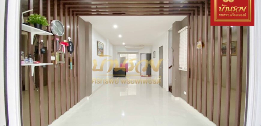 ทาวน์เฮ้าส์ 2 ชั้น หมู่บ้านนครทองลีฟวิ่ง ใกล้ BTS สถานีแพรกษา พร้อมเข้าอยู่