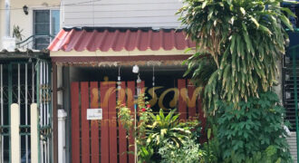 ทาวน์เฮ้าส์ 2 ชั้น หมู่บ้านพุฒสีวิลล่า 5 ถนนแพรกษา ใกล้ตลาดแพรกษา และโรบินสันสมุทรปราการ