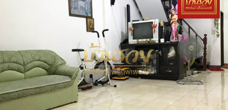 ทาวน์เฮ้าส์ 2 ชั้น หมู่บ้านพุฒสีวิลล่า 5 ถนนแพรกษา ใกล้ตลาดแพรกษา และโรบินสันสมุทรปราการ