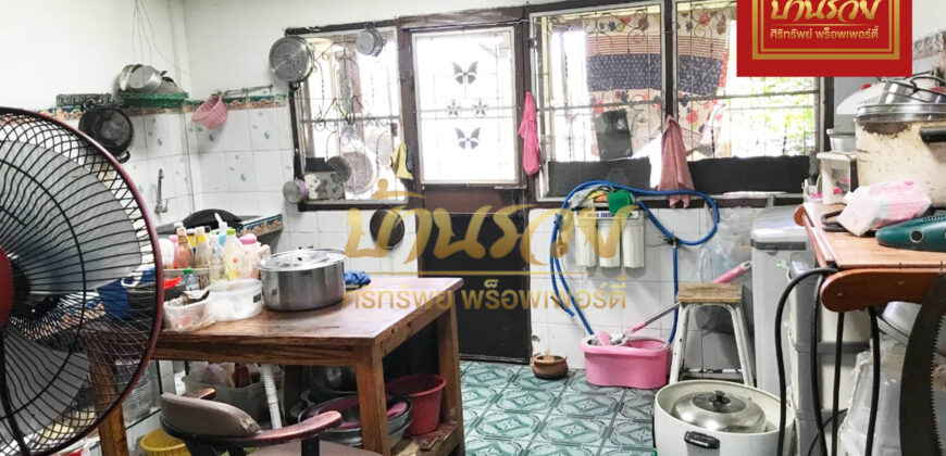 ทาวน์เฮ้าส์ 2 ชั้น หมู่บ้านพุฒสีวิลล่า 5 ถนนแพรกษา ใกล้ตลาดแพรกษา และโรบินสันสมุทรปราการ