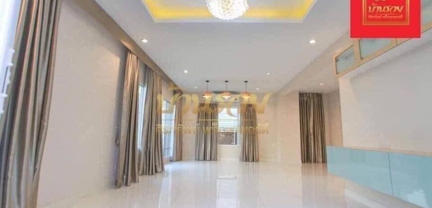 บ้านเดี่ยว 2 ชั้น หมู่บ้านเดอะแพลนท์ ศรีนครินทร์-หนามแดง ใกล้สี่แยกเทพารักษ์ และแหล่งอำนวยความสะดวก