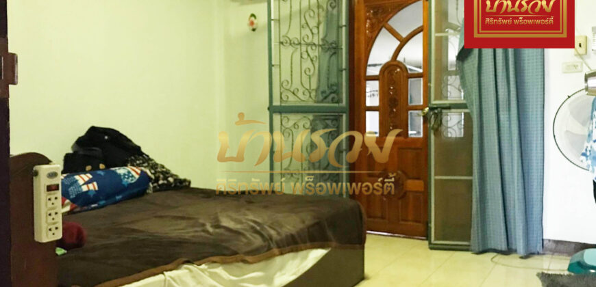 ทาวน์เฮ้าส์ 2 ชั้น หมู่บ้านพุฒสีวิลล่า 5 ถนนแพรกษา ใกล้ตลาดแพรกษา และโรบินสันสมุทรปราการ