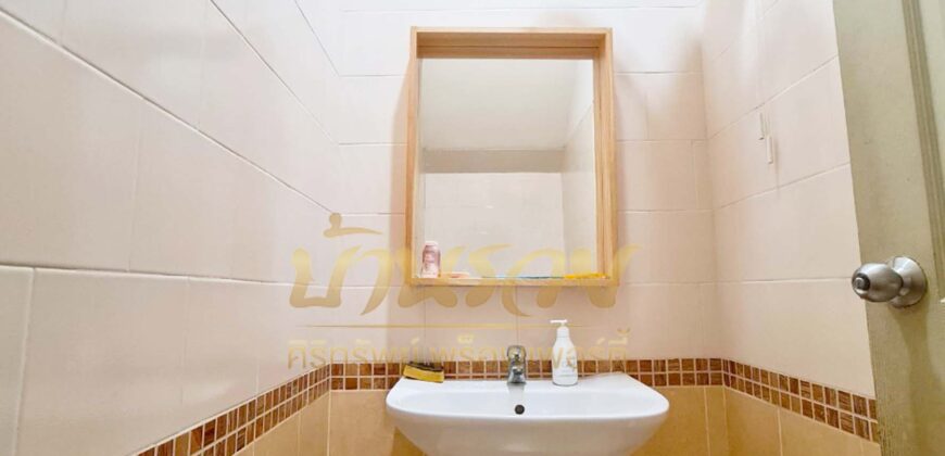 อาคารพาณิชย์ หมู่บ้าน ปัญฐิญา เเพรกษา ทำเลติดถนนเมนหมู่บ้าน ใกล้นิคมอุตสาหกรรมบางปู