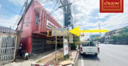 อาคารพานิชย์ ติดถนนใหญ่ตรงแยก 86 ถนนนครเขื่อนขันธ์ ตัดกับ ถนนพราชวิริยาภรณ์ อ.พระประแดง