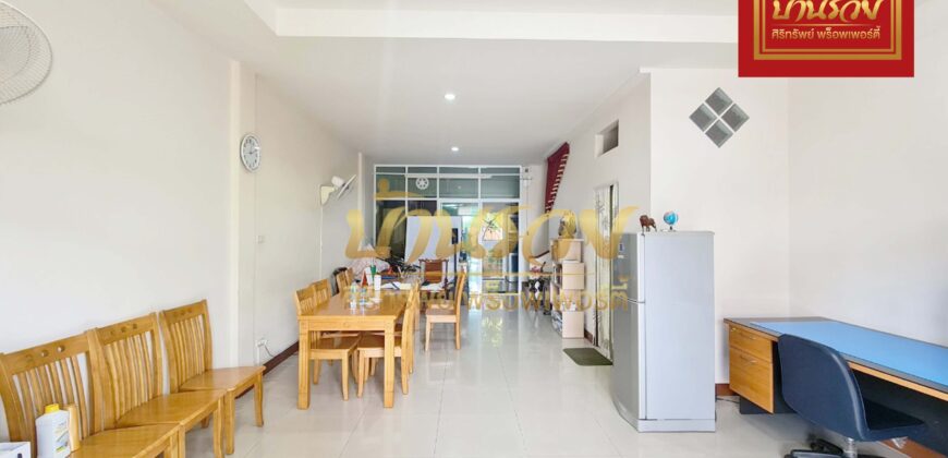 อาคารพาณิชย์ หมู่บ้าน ปัญฐิญา เเพรกษา ทำเลติดถนนเมนหมู่บ้าน ใกล้นิคมอุตสาหกรรมบางปู