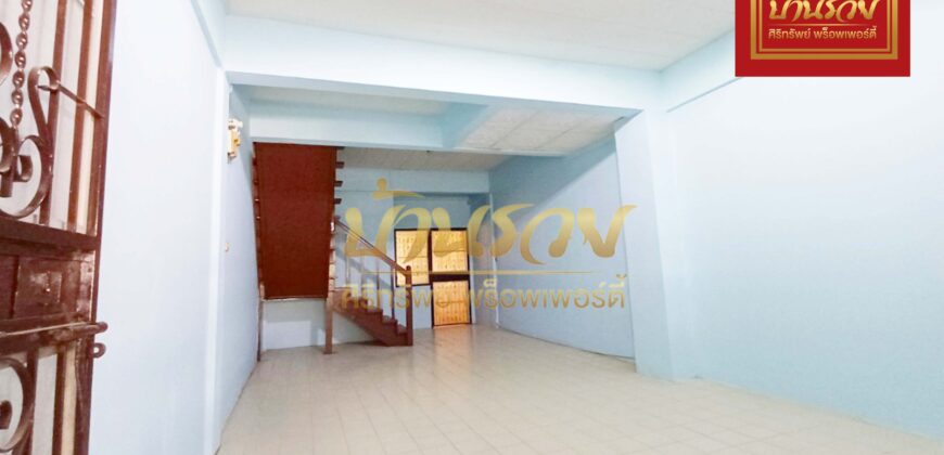 ทาวน์เฮ้าส์ 2 ชั้น หมู่บ้านสุขุมวิทวิลล่า ถนนสายลวด ใกล้รถไฟฟ้าสถานีสายลวด บ้านพร้อมเข้าอยู่