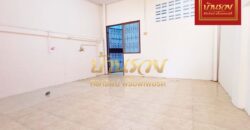 ทาวน์เฮ้าส์ 2 ชั้น หมู่บ้านสุขุมวิทวิลล่า ถนนสายลวด ใกล้รถไฟฟ้าสถานีสายลวด บ้านพร้อมเข้าอยู่