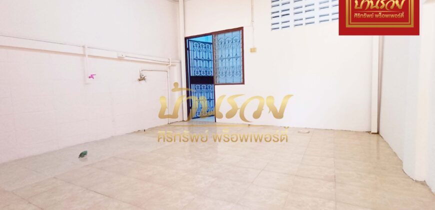 ทาวน์เฮ้าส์ 2 ชั้น หมู่บ้านสุขุมวิทวิลล่า ถนนสายลวด ใกล้รถไฟฟ้าสถานีสายลวด บ้านพร้อมเข้าอยู่