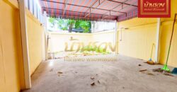 ทาวน์เฮ้าส์ 2 ชั้น หมู่บ้านสุขุมวิทวิลล่า ถนนสายลวด ใกล้รถไฟฟ้าสถานีสายลวด บ้านพร้อมเข้าอยู่