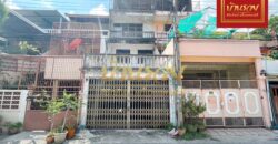 ทาวน์เฮ้าส์ 3 ชั้น ถนนสุขสวัสดิ์ 37 ใกล้สะพานภูมิพล ( วงแหวนอุตสาหกรรม )