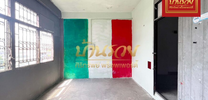 ทาวน์เฮ้าส์ 3 ชั้น ถนนสุขสวัสดิ์ 37 ใกล้สะพานภูมิพล ( วงแหวนอุตสาหกรรม )