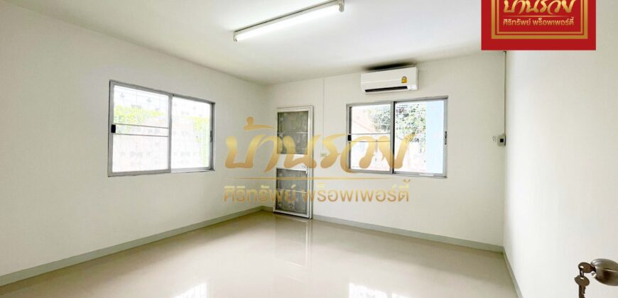 ทาวน์เฮ้าส์ 2 ชั้น *หลังมุม หมู่บ้านภูมิใจนิเวศน์ 3 โครงการ 2 บ้านรีโนเวทใหม่มีเนื้อที่ พร้อมเข้าอยู่