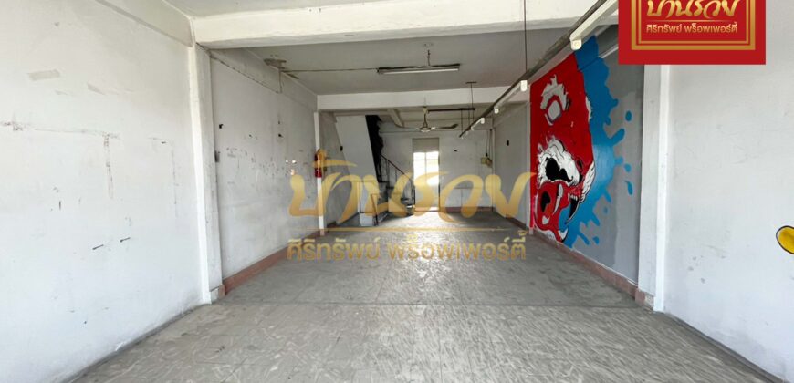 ทาวน์เฮ้าส์ 3 ชั้น ถนนสุขสวัสดิ์ 37 ใกล้สะพานภูมิพล ( วงแหวนอุตสาหกรรม )