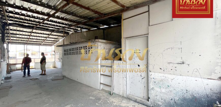 ทาวน์เฮ้าส์ 3 ชั้น ถนนสุขสวัสดิ์ 37 ใกล้สะพานภูมิพล ( วงแหวนอุตสาหกรรม )