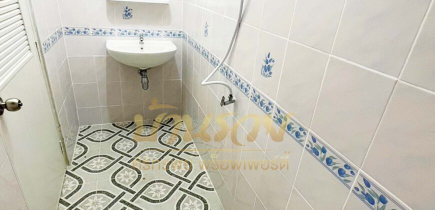 ทาวน์เฮ้าส์ 2 ชั้น *หลังมุม หมู่บ้านภูมิใจนิเวศน์ 3 โครงการ 2 บ้านรีโนเวทใหม่มีเนื้อที่ พร้อมเข้าอยู่