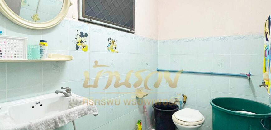 ทาวน์เฮ้าส์ 2 ชั้น หมู่บ้านภูมิใจนิเวศน์ 2 ถนนสุขสวัสดิ์ ใกล้ท่าเรือพระสมุทรเจดีย์