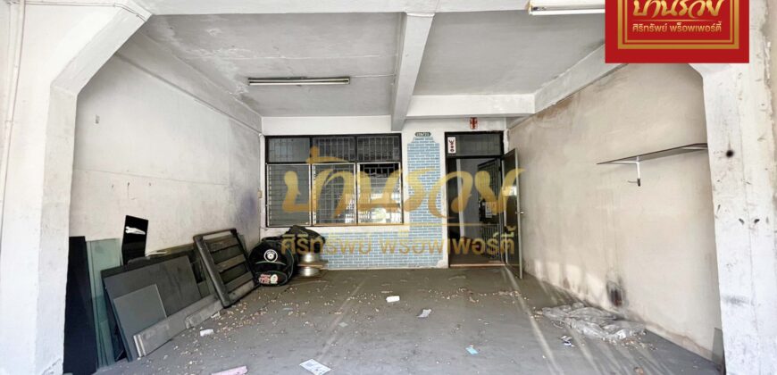 ทาวน์เฮ้าส์ 3 ชั้น ถนนสุขสวัสดิ์ 37 ใกล้สะพานภูมิพล ( วงแหวนอุตสาหกรรม )