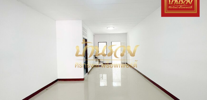 ทาวน์เฮ้าส์ 2 ชั้น *ถนนเมน หมู่บ้านภูมิใจนิเวศน์ 3 โครงการ 1 บ้านรีโนเวทใหม่ ใกล้สนามเด็กเล่น พร้อมเข้าอยู่