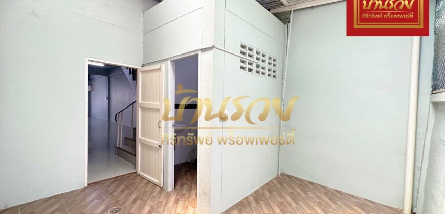 ทาวน์เฮ้าส์ 2 ชั้น *หลังมุม ซอยอยู่คง ถนนแพรกษา 5 ใกล้นิคมอุตสาหกรรมบางปู ทำเลดีเหมาะค้าขาย รีโนเวทใหม่พร้อมเข้าอยู่