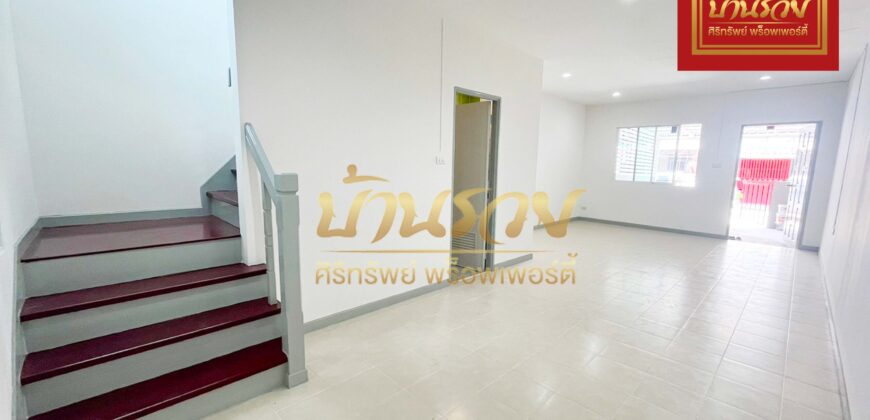 ทาวน์เฮ้าส์ 2 ชั้น หมู่บ้านภูมิใจนิเวศน์ 3 โครงการ 5 พระสมุทรเจดีย์ บ้านรีโนเวทใหม่ทั้งหลัง พร้อมเข้าอยู่