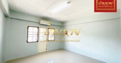 ทาวน์เฮ้าส์ 2 ชั้น *หลังมุม ซอยอยู่คง ถนนแพรกษา 5 ใกล้นิคมอุตสาหกรรมบางปู ทำเลดีเหมาะค้าขาย รีโนเวทใหม่พร้อมเข้าอยู่