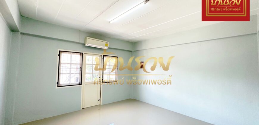 ทาวน์เฮ้าส์ 2 ชั้น *หลังมุม ซอยอยู่คง ถนนแพรกษา 5 ใกล้นิคมอุตสาหกรรมบางปู ทำเลดีเหมาะค้าขาย รีโนเวทใหม่พร้อมเข้าอยู่