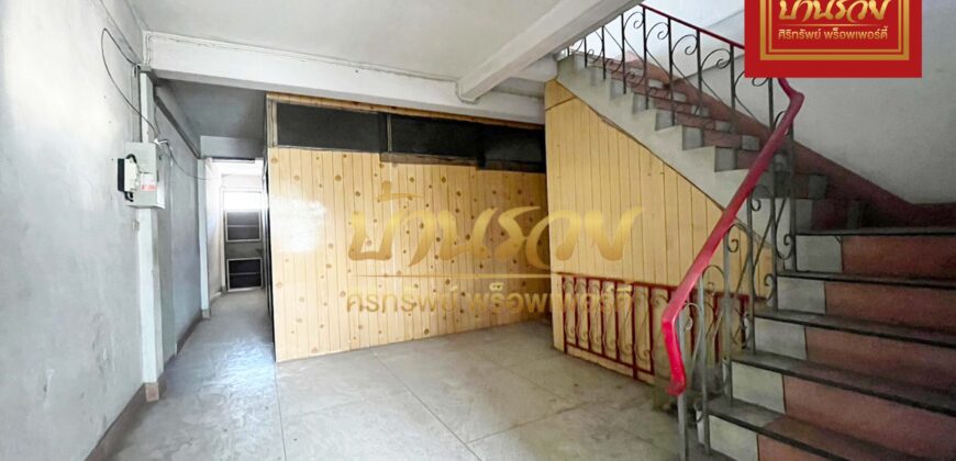 ทาวน์เฮ้าส์ 3 ชั้น ถนนสุขสวัสดิ์ 37 ใกล้สะพานภูมิพล ( วงแหวนอุตสาหกรรม )