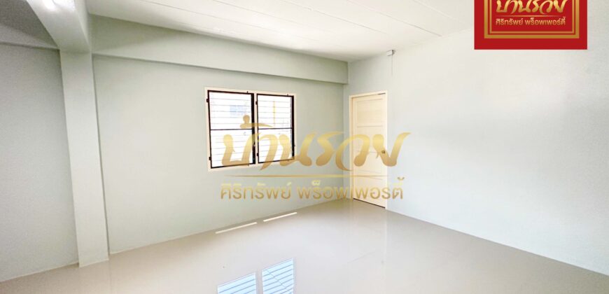 ทาวน์เฮ้าส์ 2 ชั้น *หลังมุม ซอยอยู่คง ถนนแพรกษา 5 ใกล้นิคมอุตสาหกรรมบางปู ทำเลดีเหมาะค้าขาย รีโนเวทใหม่พร้อมเข้าอยู่