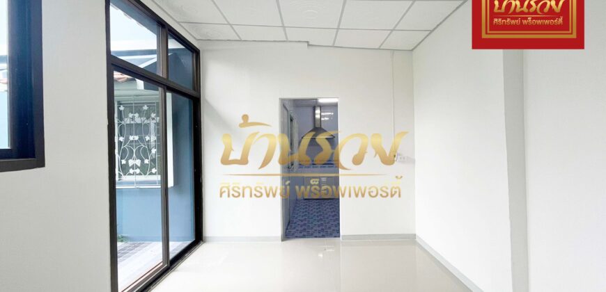 ทาวน์เฮ้าส์ 2 ชั้น *หลังมุม หมู่บ้านภูมิใจนิเวศน์ 3 โครงการ 2 บ้านรีโนเวทใหม่มีเนื้อที่ พร้อมเข้าอยู่