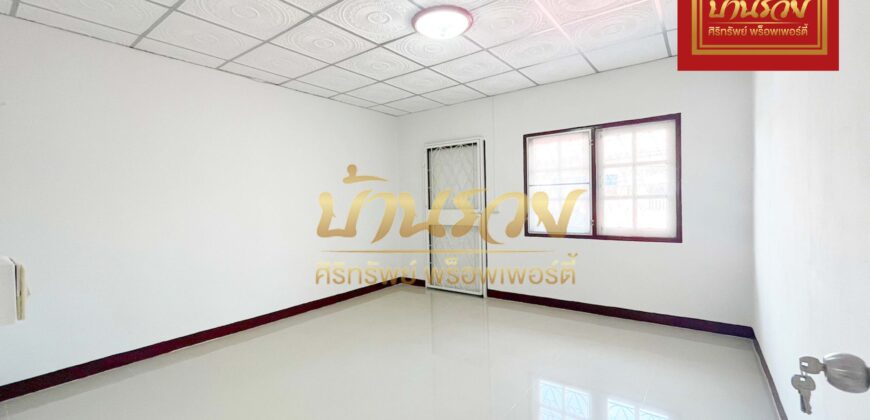 ทาวน์เฮ้าส์ 2 ชั้น *ถนนเมน หมู่บ้านภูมิใจนิเวศน์ 3 โครงการ 1 บ้านรีโนเวทใหม่ ใกล้สนามเด็กเล่น พร้อมเข้าอยู่