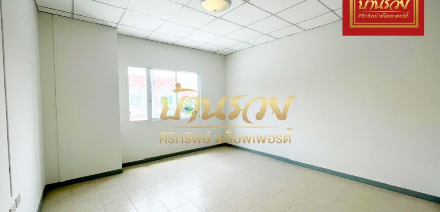 ทาวน์เฮ้าส์ 2 ชั้น หมู่บ้านภูมิใจนิเวศน์ 3 โครงการ 5 พระสมุทรเจดีย์ บ้านรีโนเวทใหม่ทั้งหลัง พร้อมเข้าอยู่