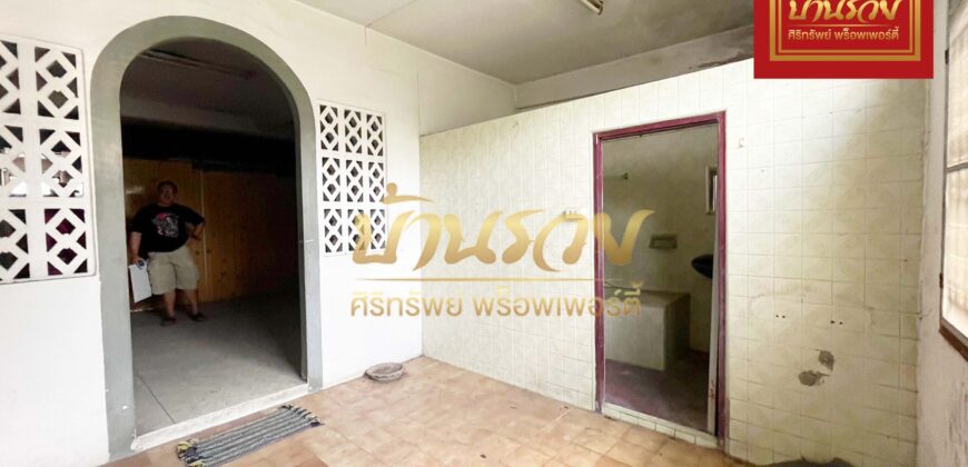 ทาวน์เฮ้าส์ 3 ชั้น ถนนสุขสวัสดิ์ 37 ใกล้สะพานภูมิพล ( วงแหวนอุตสาหกรรม )