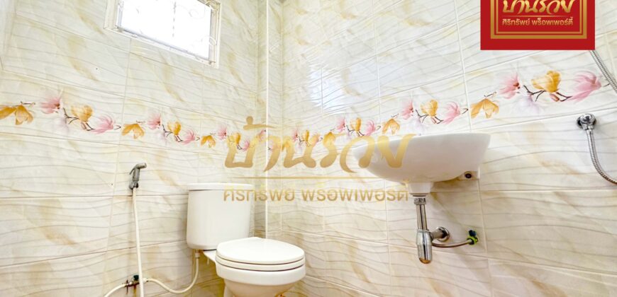 ทาวน์เฮ้าส์ 2 ชั้น *หลังมุม ซอยอยู่คง ถนนแพรกษา 5 ใกล้นิคมอุตสาหกรรมบางปู ทำเลดีเหมาะค้าขาย รีโนเวทใหม่พร้อมเข้าอยู่