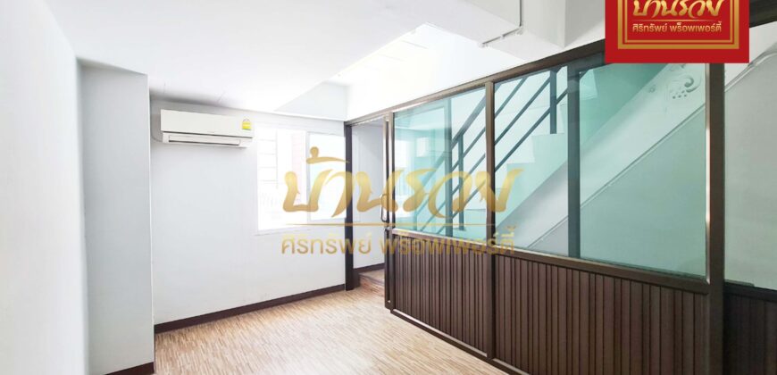 อาคารพาณิชย์ 3 ชั้นครึ่ง โครงการ เจบิช สุขุมวิท-เเพรกษา ใกล้โรงเรียนสารสาสน์สมุทรปราการ พร้อมเข้าอยู่