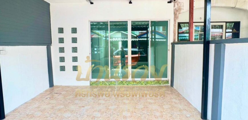 ทาวน์เฮ้าส์ 2 ชั้น หมู่บ้านวิวัฒน์โฮม ซอยเทศบาลบางปู 40 ทำเลดีใกล้รถไฟฟ้าสถานีแพรกษา รีโนเวทใหม่พร้อมเข้าอยู่