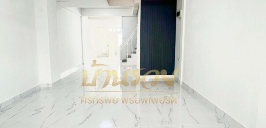 ทาวน์เฮ้าส์ 2 ชั้น หมู่บ้านวิวัฒน์โฮม ซอยเทศบาลบางปู 40 ทำเลดีใกล้รถไฟฟ้าสถานีแพรกษา รีโนเวทใหม่พร้อมเข้าอยู่