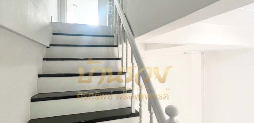 ทาวน์เฮ้าส์ 2 ชั้น หมู่บ้านวิวัฒน์โฮม ซอยเทศบาลบางปู 40 ทำเลดีใกล้รถไฟฟ้าสถานีแพรกษา รีโนเวทใหม่พร้อมเข้าอยู่