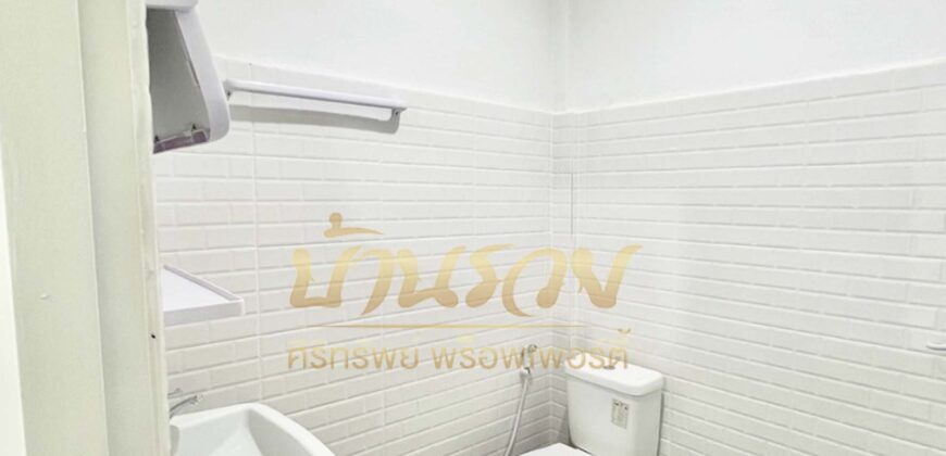 ทาวน์เฮ้าส์ 2 ชั้น หมู่บ้านวิวัฒน์โฮม ซอยเทศบาลบางปู 40 ทำเลดีใกล้รถไฟฟ้าสถานีแพรกษา รีโนเวทใหม่พร้อมเข้าอยู่