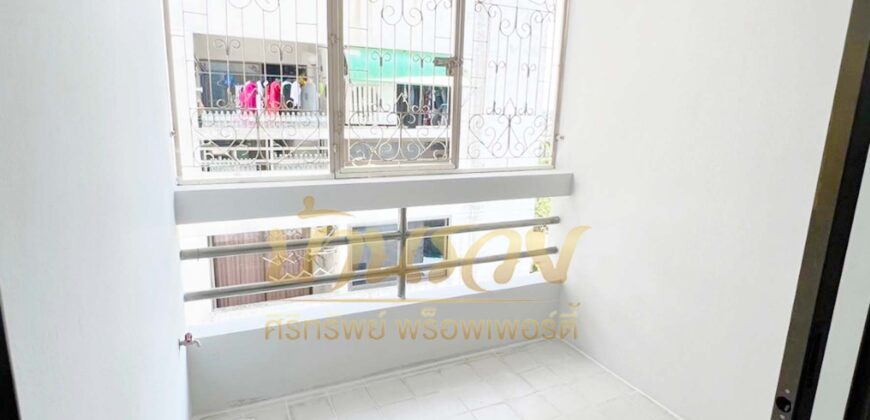 คอนโดบ้านเทพารักษ์ 3 ตึก 5 ชั้น 9 ถนนเทพารักษ์ – สำโรง ใกล้สี่แยกเทพารักษ์และรถไฟฟ้า พร้อมเข้าอยู่