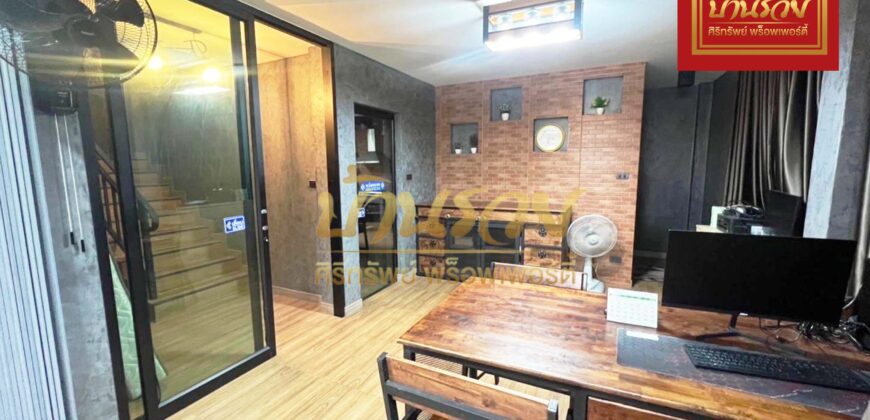 บ้านเดี่ยว 2 ชั้น หมู่บ้านเด่นชัย ซอยมังกร – แพรกษา ใกล้นิคมอุตสาหกรรมบางปูและทางด่วนกาญขนาภิเษก
