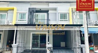 ทาวน์เฮ้าส์ 2 ชั้น หมู่บ้านนิรันดร์วิลล์ 10 ซอยวัดศรีวารีน้อย บางนา กม.18 ใกล้มหาลัยหัวเฉียว บ้านรีโนเวทเปลี่ยนวัสดุใหม่ พร้อมเข้าอยู่