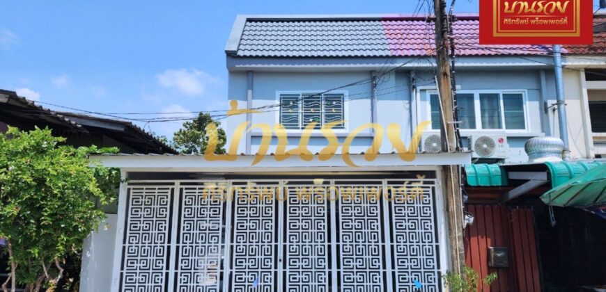 ทาวน์เฮ้าส์ 2 ชั้น ซอยเทศบาลบางปู 27 หมู่บ้านเด่นชัย ถนนแพรกษา ใกล้รถไฟฟ้าสายสีเขียว และห้างโรบินสันสมุทรปราการ บ้านรีโนเวทใหม่