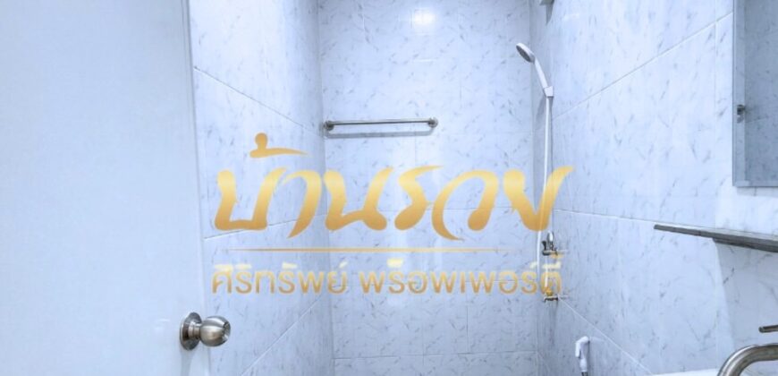 ทาวน์เฮ้าส์ 2 ชั้น ซอยเทศบาลบางปู 27 หมู่บ้านเด่นชัย ถนนแพรกษา ใกล้รถไฟฟ้าสายสีเขียว และห้างโรบินสันสมุทรปราการ บ้านรีโนเวทใหม่