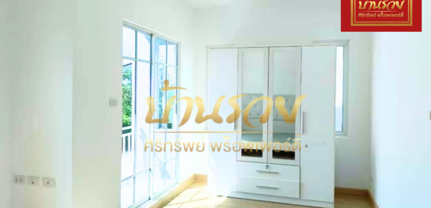 บ้านแฝด 2 ชั้น หมู่บ้านเดอะวิลเลจ บางนา-ตราด กม.10 ซอยมหาชัย ใกล้เมกาบางนา บ้านรีโนเวทใหม่ พร้อมเข้าอยู่