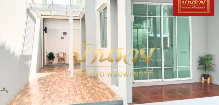 บ้านแฝด 2 ชั้น หมู่บ้านเดอะวิลเลจ บางนา-ตราด กม.10 ซอยมหาชัย ใกล้เมกาบางนา บ้านรีโนเวทใหม่ พร้อมเข้าอยู่