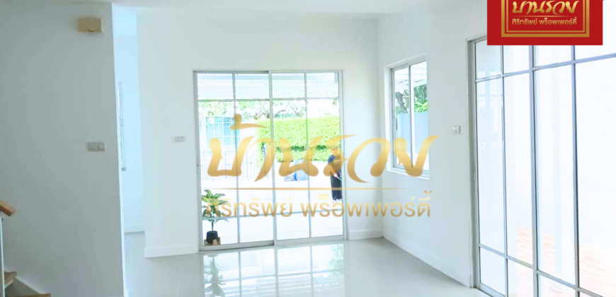 บ้านแฝด 2 ชั้น หมู่บ้านเดอะวิลเลจ บางนา-ตราด กม.10 ซอยมหาชัย ใกล้เมกาบางนา บ้านรีโนเวทใหม่ พร้อมเข้าอยู่