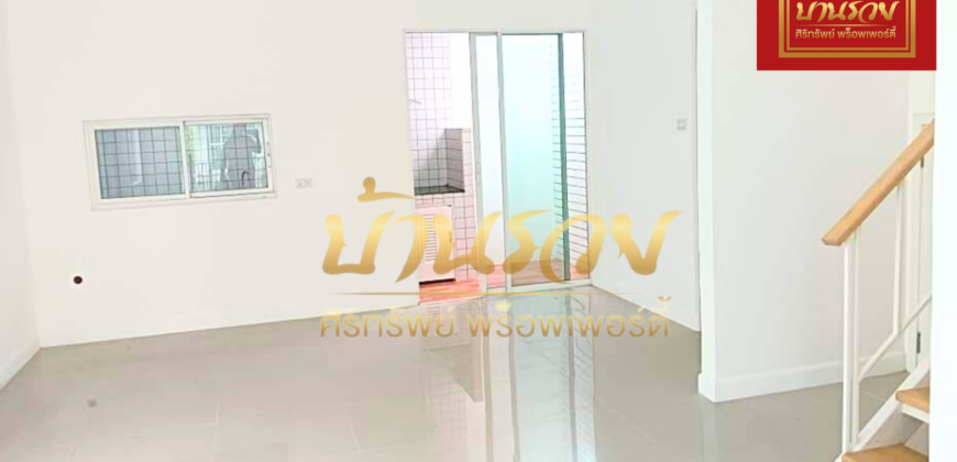 บ้านแฝด 2 ชั้น หมู่บ้านเดอะวิลเลจ บางนา-ตราด กม.10 ซอยมหาชัย ใกล้เมกาบางนา บ้านรีโนเวทใหม่ พร้อมเข้าอยู่